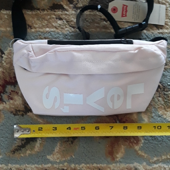 8x*Host Pick*Levi's cute fanny pack - Picture 12 of 12